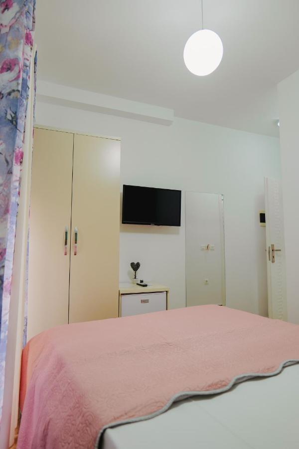 Eden Suites & Apartments Sarandë 외부 사진
